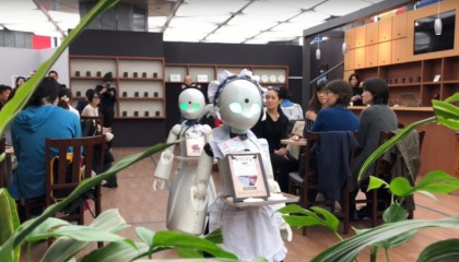 Японские инвалиды ощутили себя официантами с помощью роботов