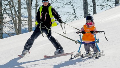 В Дубне для детей-инвалидов открылась школа горнолыжного спорта