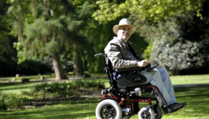 Официально определен статус инвалидов на колясках с электроприводом на дороге